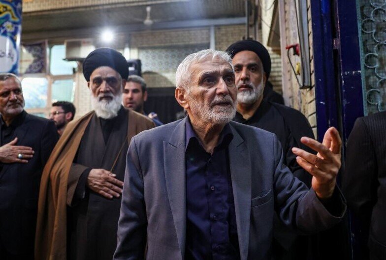 ببینید | گریه های حاج منصور ارضی در مراسم گرامیداشت رئیس جمهور شهید