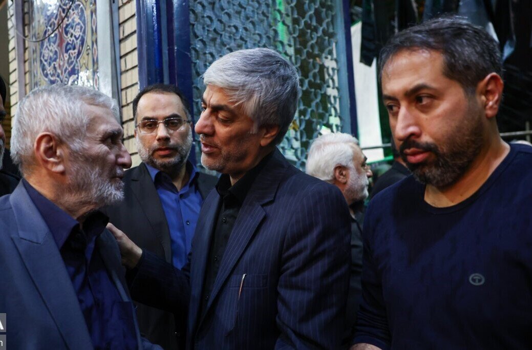 ببینید | گریه های حاج منصور ارضی در مراسم گرامیداشت رئیس جمهور شهید