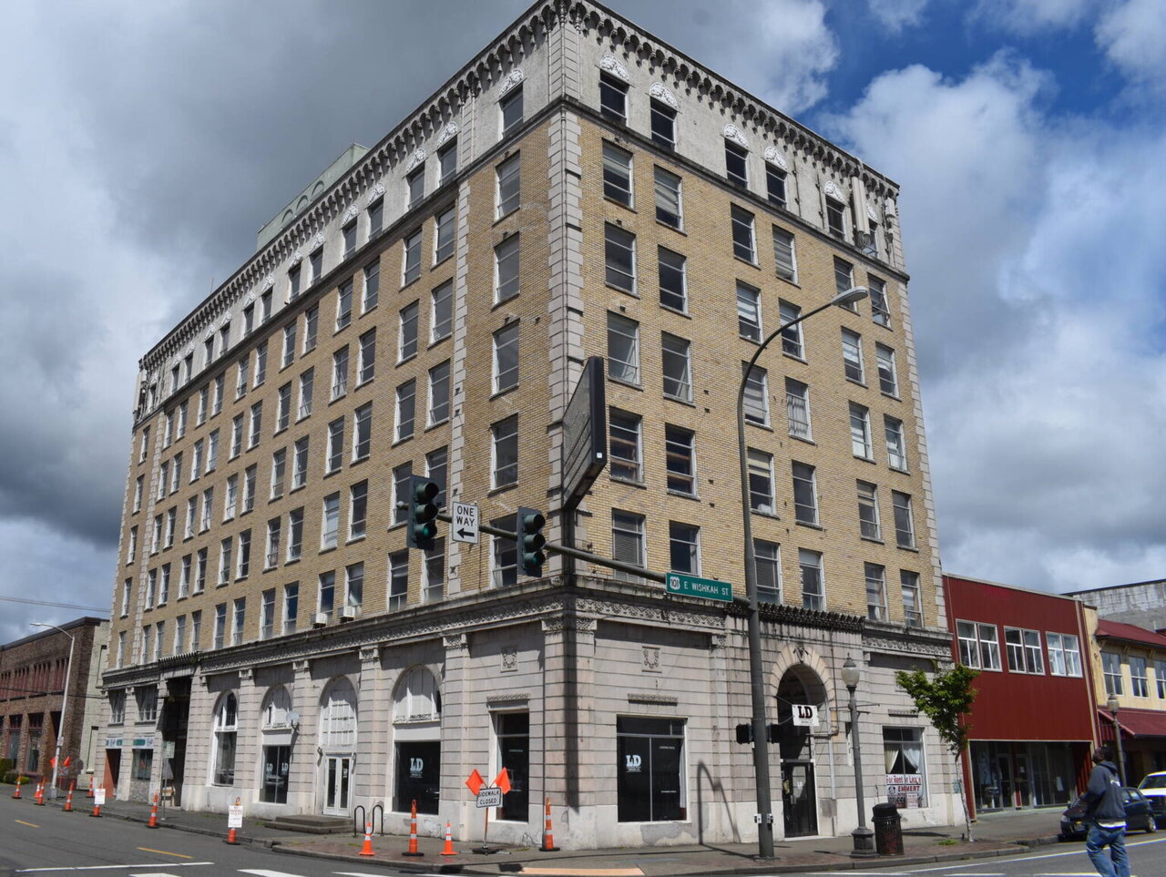 چهره رو به سقوط برجهای بلند | خطر فروریزی نما در شهرهای بزرگ جهان