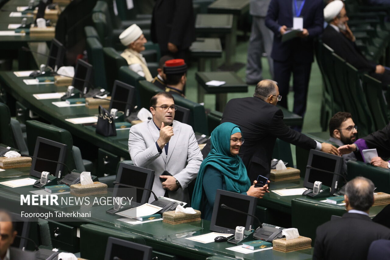 نمایندگان اقلیت های مذهبی در مجلس دوره جدید ؛ خانم نماینده زرتشتیان | تصاویر