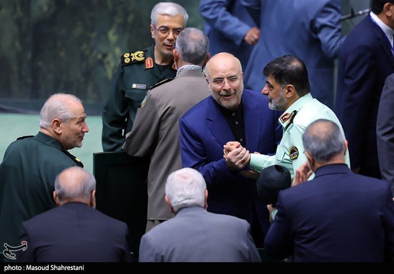 تصاویری از چهره خندان قالیباف و سبک متفاوت دست دادن سردار رادان و قالیباف در مجلس دوازدهم