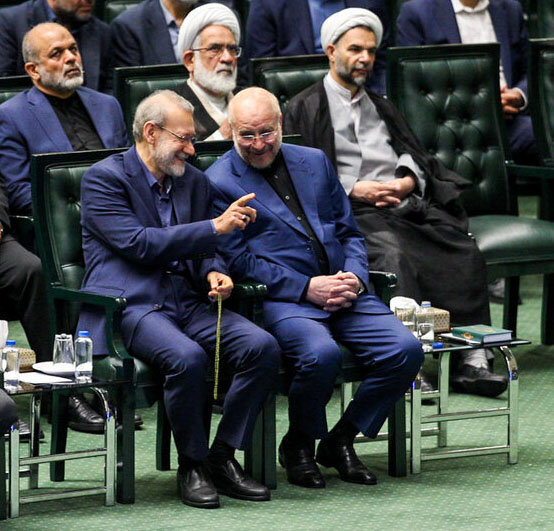 تصاویری از چهره خندان قالیباف و سبک متفاوت دست دادن سردار رادان و قالیباف در مجلس دوازدهم