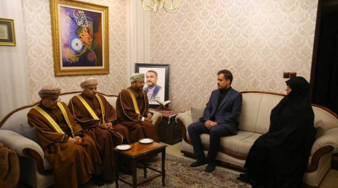 وزیر خارجه عمان به خانه شهید امیرعبداللهیان رفت | عکس