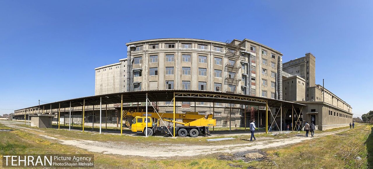 ماجرای اولین آسانسور تهران | چگونه نان تهرانیها آجر شد؟