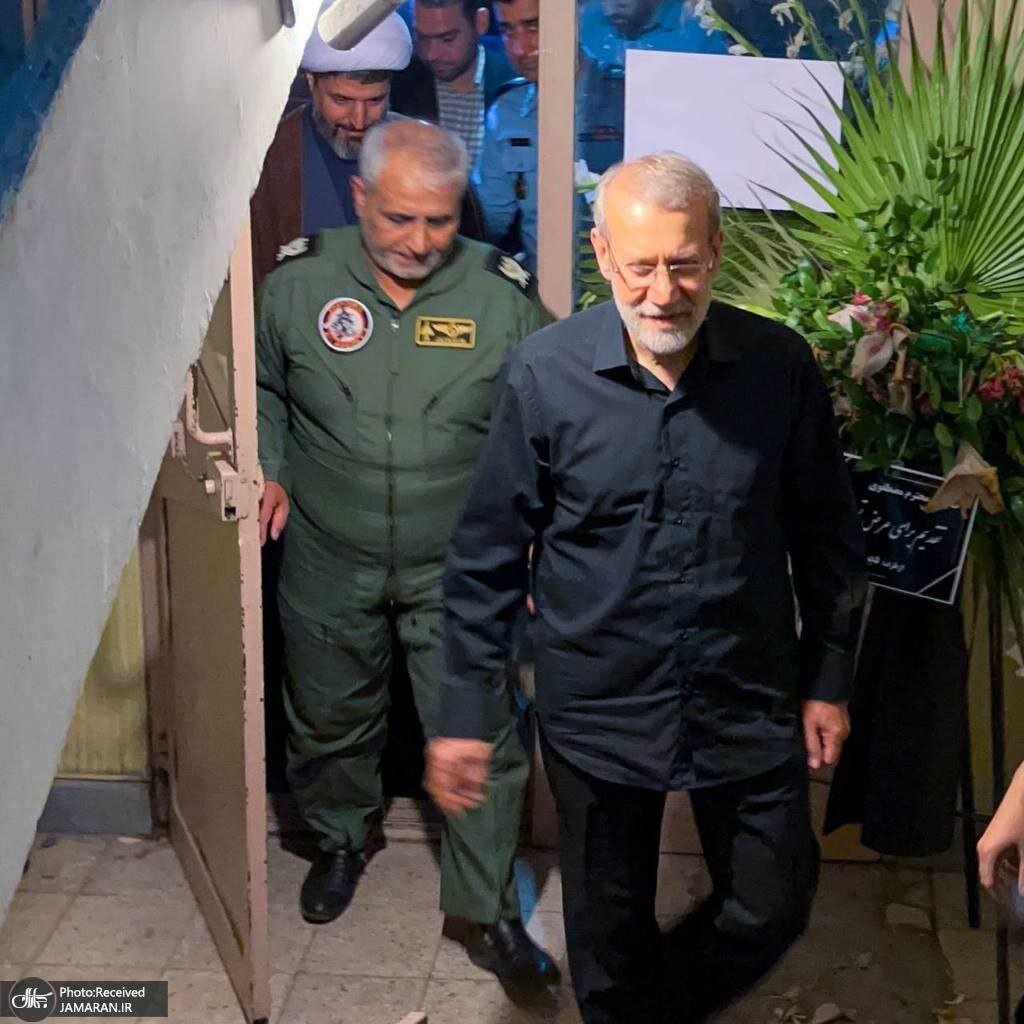 لاریجانی در منزل شهدای سانحه بالگر رئیس جمهور | تصاویر
