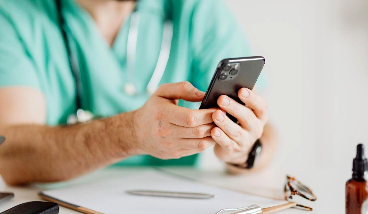 جزئیات جدید از مجوزی که پزشکان برای تبلیغات نیاز دارند | کدام تبلیغات پزشکی ممنوع است؟ | حضور بلاگرها به نفع حوزه سلامت نیست