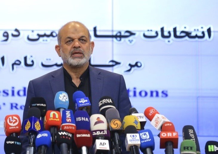 پیشگامی اصلاحطلبان و مستقلان در کاندیداتوری | تعداد انگشت شمار واجدین شرایط + تصاویر