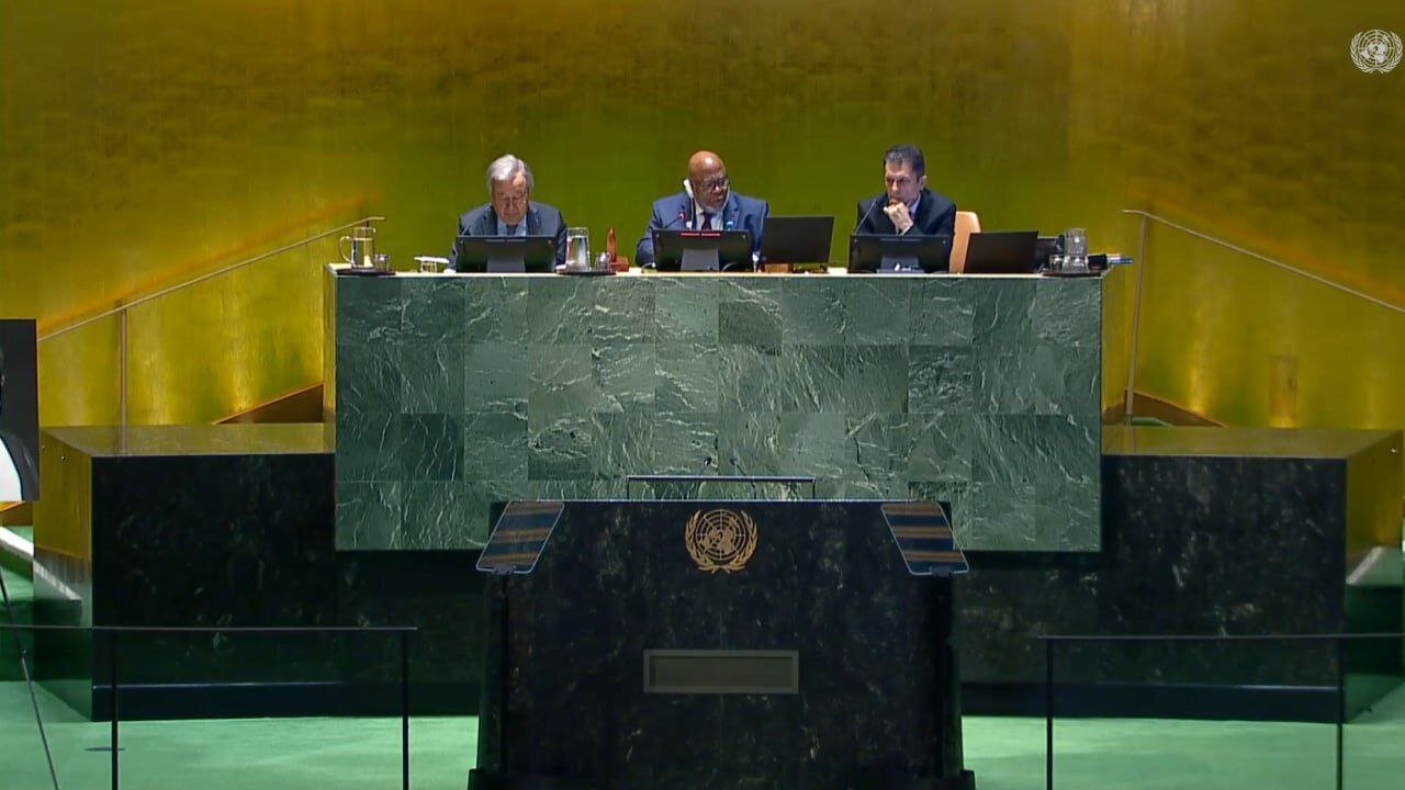 دبیرکل سازمان ملل: رئیسی در برهه ای چالش برانگیز ایران را هدایت کرد | گرامیداشت یاد شهید رئیسی + تصاویر