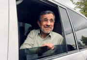 محمود احمدی‌نژاد در صف ورود به ستاد انتخابات + ویدئو | هواداران در اطراف خودرو  را ببینید