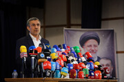 عکس متفاوت از ثبت نام امروز احمدی نژاد برای ریاست جمهوری
