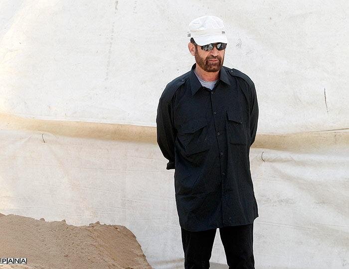 احمدی نژاد هم خودش نام نوشت هم آجودانش + تصاویر