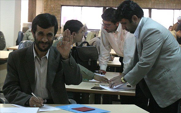 احمدی نژاد از کاندیداتوری سال ۱۳۸۴ تا ثبت نام ریاست جمهوری ۱۴۰۳ | تصاویر