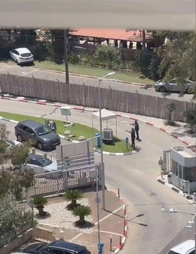 تصویری از لحظه پرتاب بمب به مقر وزارت جنگ اسرائیل | ماجرا چیست؟