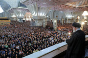 نخستین تصاویر از سخنرانی رهبر انقلاب  در مراسم ارتحال امام خمینی(ره)