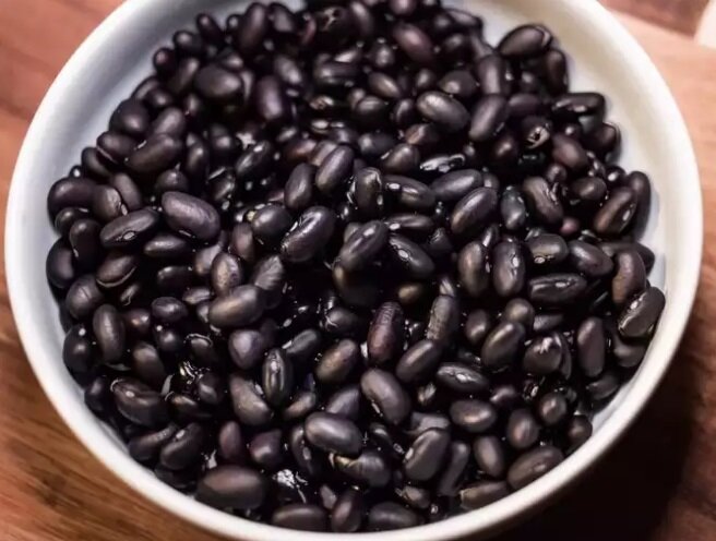 ۵ غذای سیاه که وزن شما را کاهش میدهند