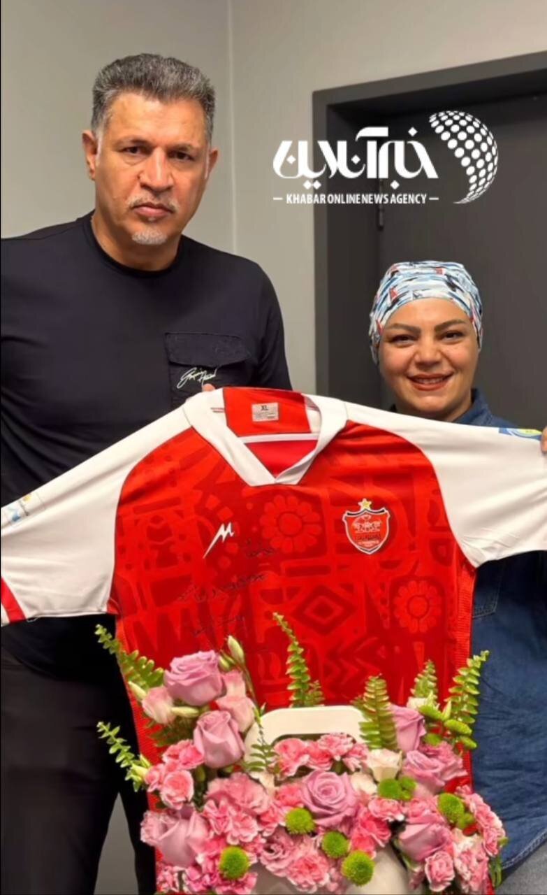 تصاویر دیدار علی دایی با یک زن پرسپولیسی | شهریار هدیه ویژه ای داد