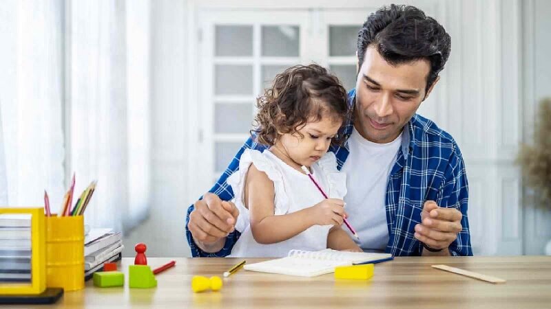 پدران ایرانی برای فرزندان خود چقدر وقت می گذارند؟ | نتایج یک پژوهش تلخ درباره روابط سرد پدر و فرزندی