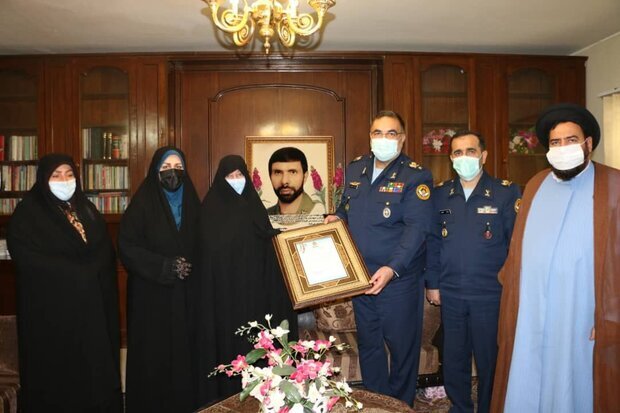 همسر صیاد شیرازی دار فانی را وداع گفت | تصاویری از عفت شجاع در کنار شهید صیاد