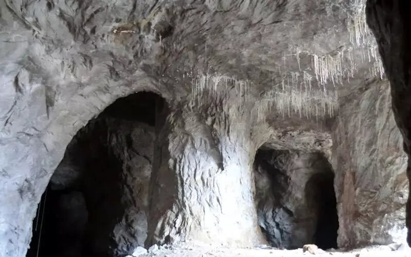 غارهای نمکی گرمسار، زیباترین جاذبه گردشگری برای عاشقان طبیعت + تصاویر