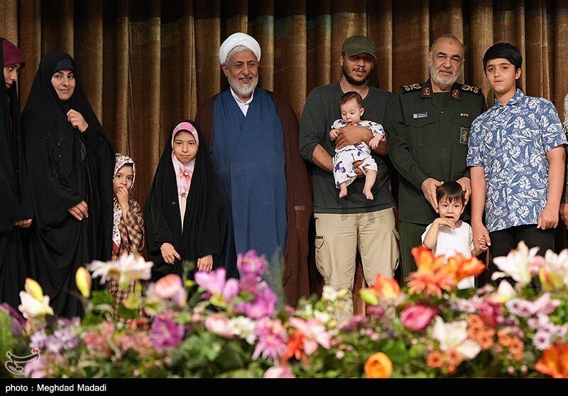 تصاویر جالب از برخورد فرمانده کل سپاه پاسداران با کودکان