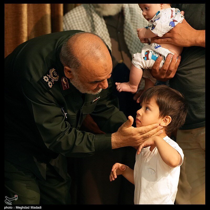 تصاویر جالب از برخورد فرمانده کل سپاه پاسداران با کودکان