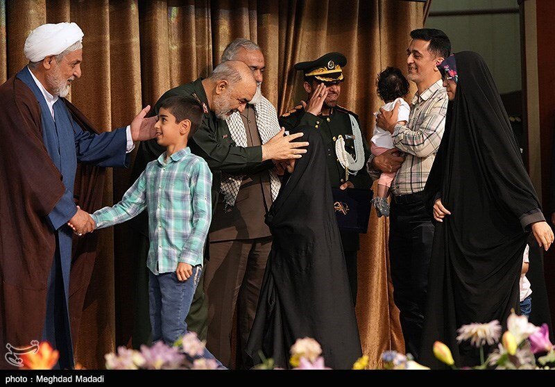تصاویر جالب از برخورد فرمانده کل سپاه پاسداران با کودکان