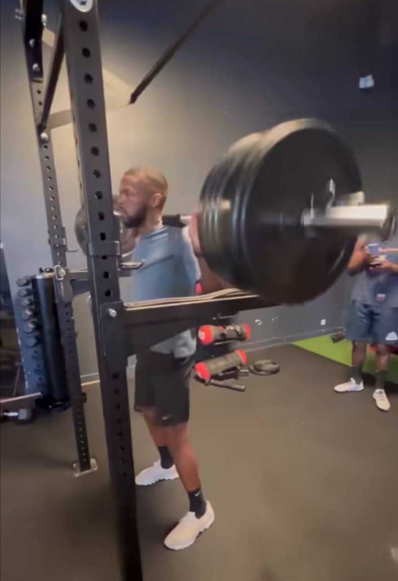 ستاره فرانسوی استقلال بعد از مدتها بدون چشمبند و عینک | ویدئو