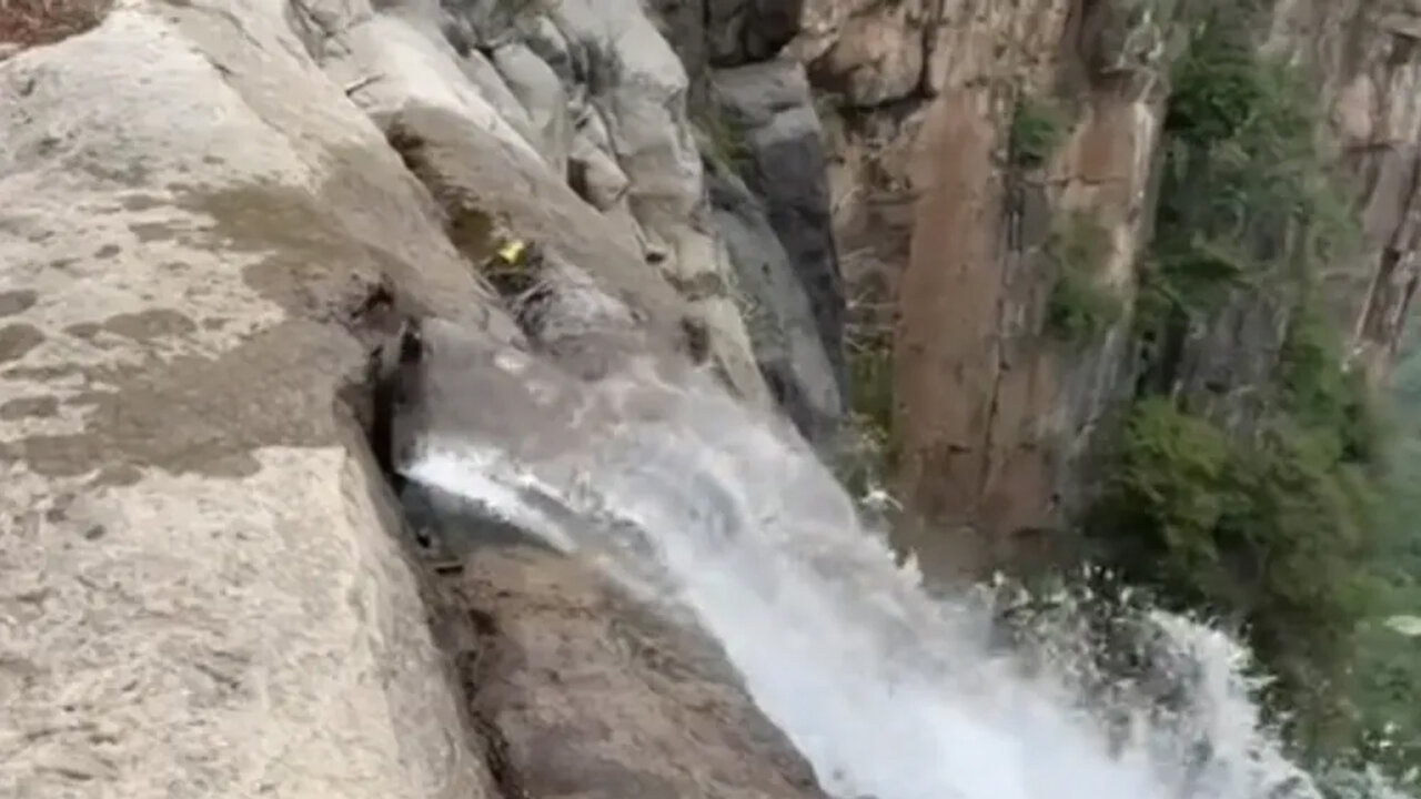 حقیقت هولناک درباره جاذبه گردشگی چینی | شبکههای اجتماعی مچ آبشار چینی را هم گرفتند!