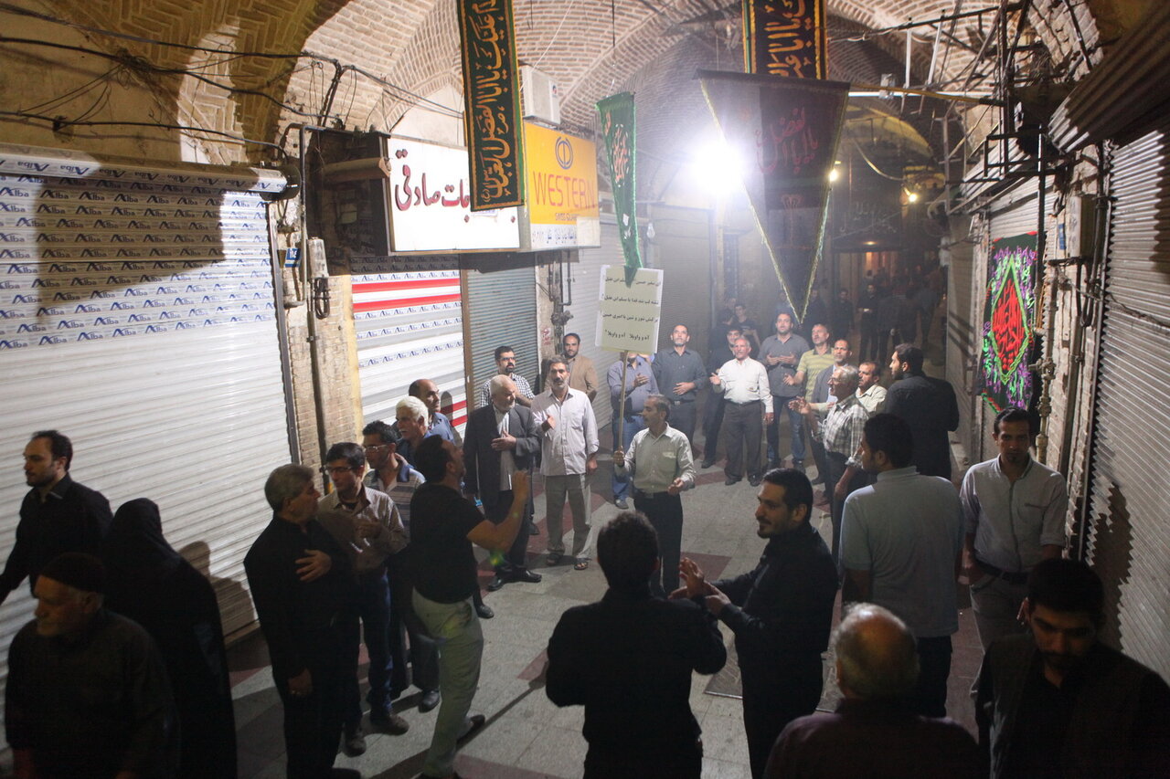 خوشامدگویی بازاریان به عزاداران مسلمیه