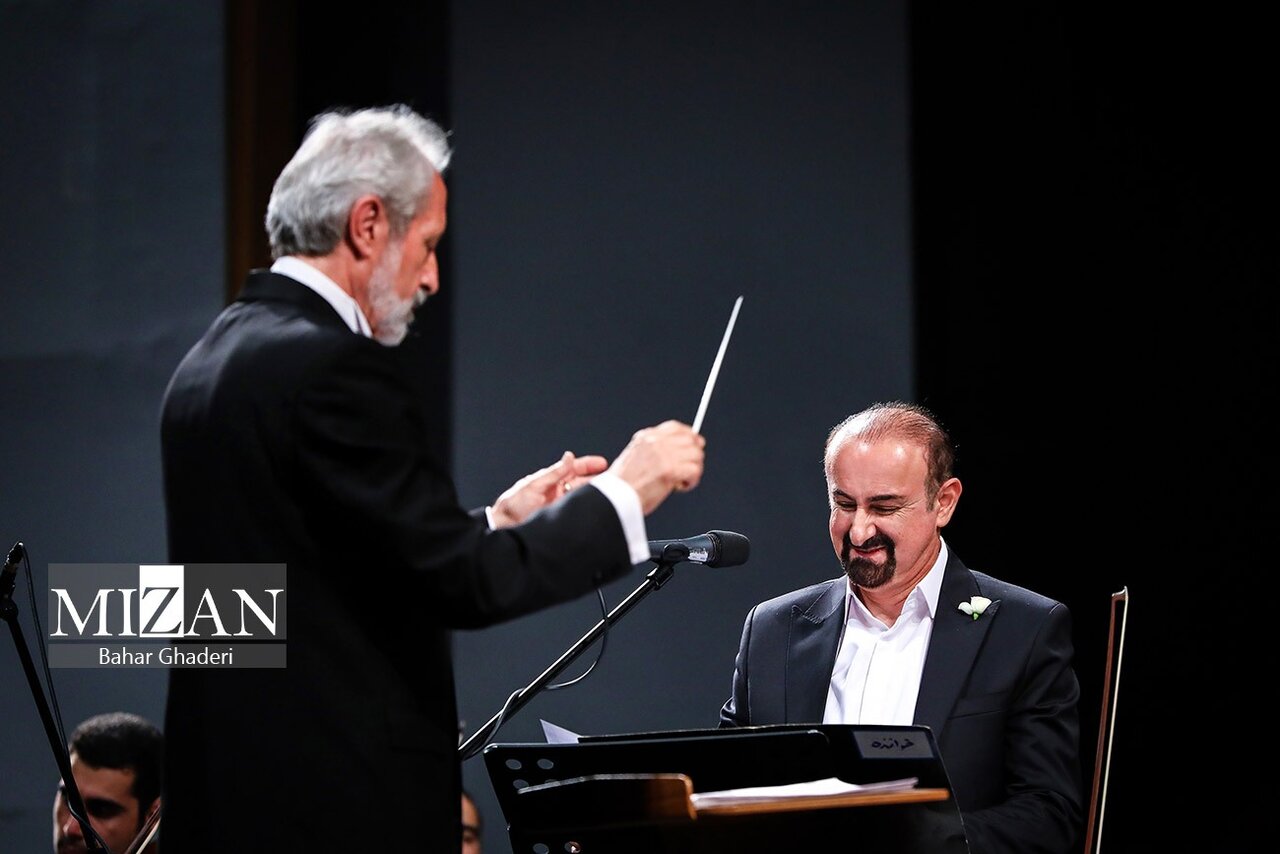 عبدالحسین مختاباد بعد از ۶ سال روی صحنه در ارکستر ملی ایران | تصاویر