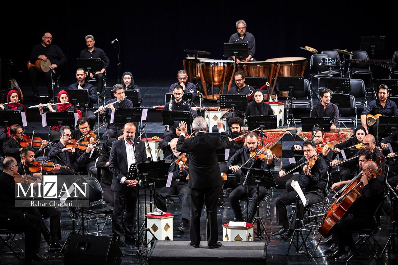 عبدالحسین مختاباد بعد از ۶ سال روی صحنه در ارکستر ملی ایران | تصاویر