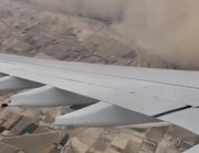 تصاویر لحظه وحشتناک ورود ایرباس ۳۴۰ هواپیمایی ماهان به هوای طوفانی تهران + فیلم
