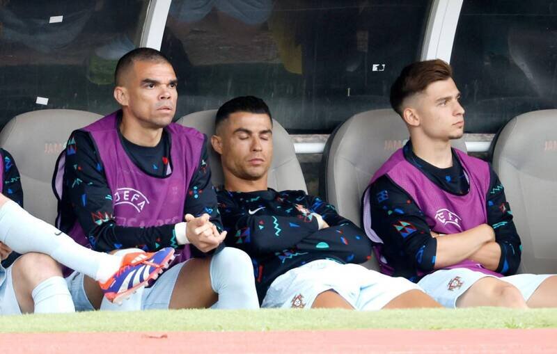 چرت زدن رونالدو در تمرین تیم ملی پرتغال | عکس