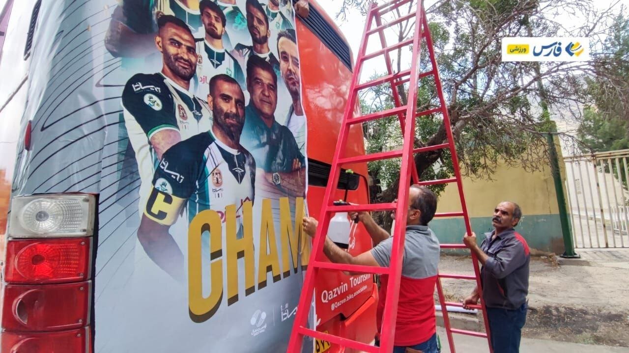 آمادهسازی اتوبوس ویژه خیبر برای جشن قهرمانی | تصاویر
