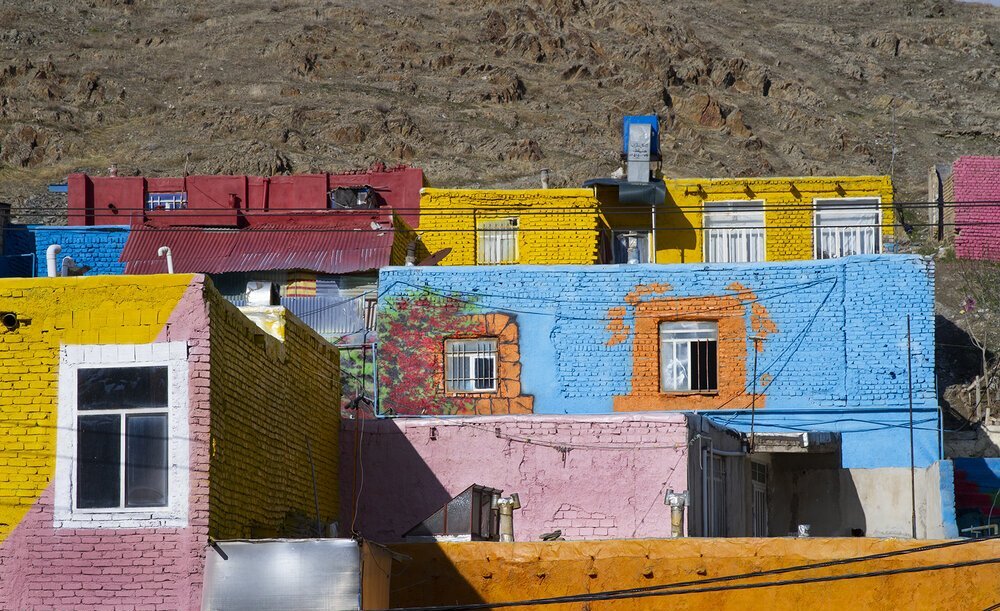 خانه‌ های رنگین کمانی | این خانه ها را در کدام شهرها می‌ توانید ببینید؟
