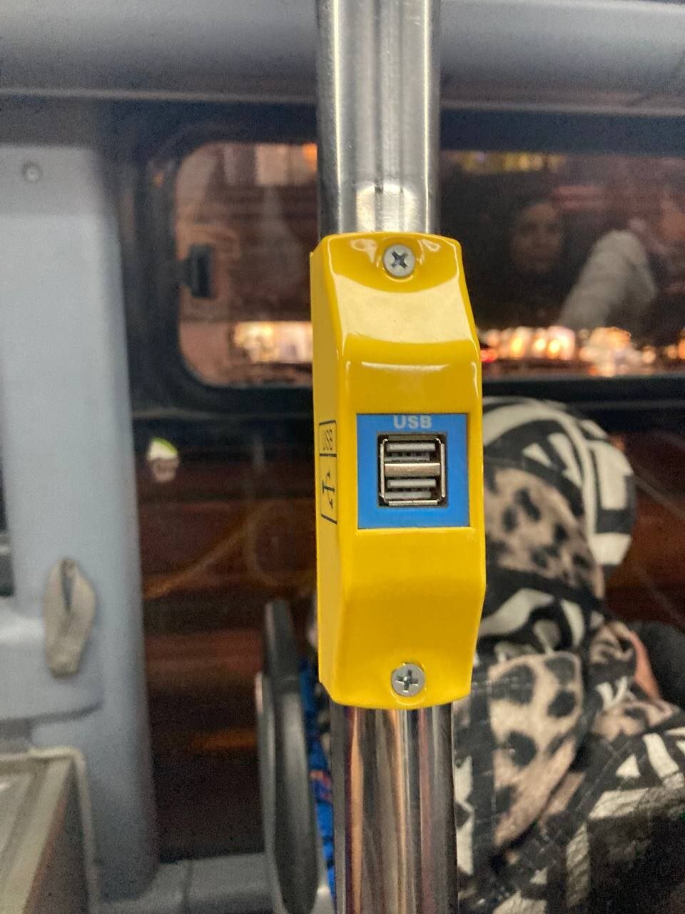 شارژ تلفن همراه در اتوبوس های تندور تهران | ببینید