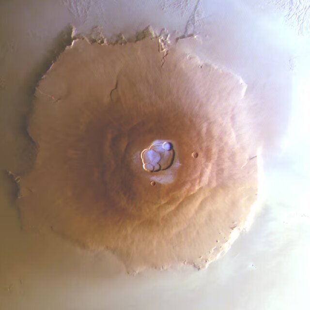 کشف یخ آب در آتشفشان‌های مریخ | این تکه یخ معادل ۶۰ استخر مسابقات المپیک است