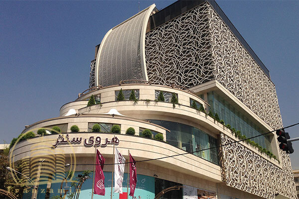 برای مراسم غافلگیری تولد و تماشای فیلم عروسی سالن سینما اجاره میکنند