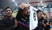 تصاویر دردناک و تلخ از وداع با پیکر بازیکن لیگ برتری | پیراهن روی تابوت و گریه هم‌تیمی