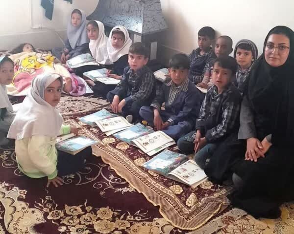 این معلم ها برای برگزاری امتحان به خانه دانش آموزان رفتند