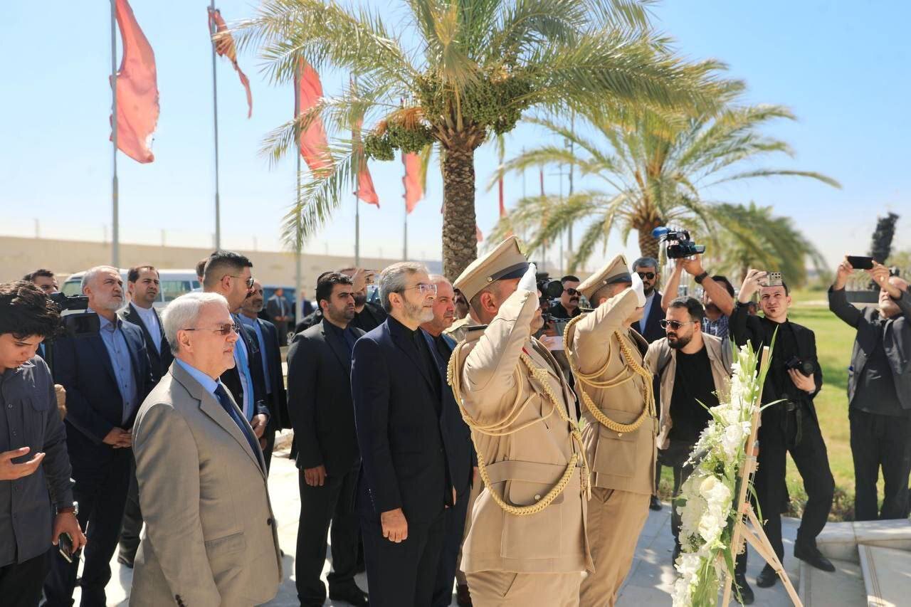 رایزنی علی باقری با وزیر خارجه عراق در بغداد  + تصاویر | حضور در یادمان فرماندهان شهید سردار سلیمانی و ابو مهدی المهندس