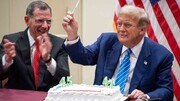 وقتی ترامپ با کیک تولد سورپرایز شد | ویدئو