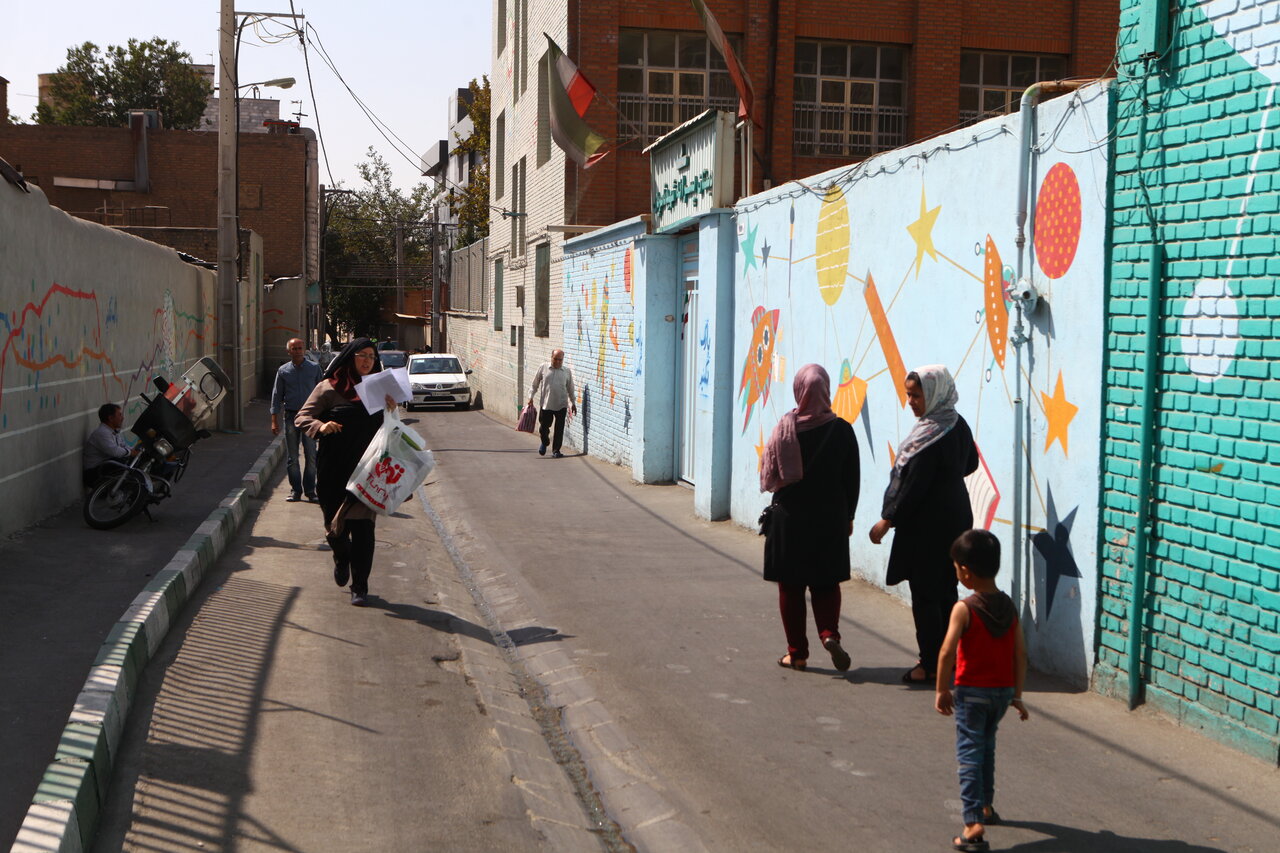 گشت و گذار در کوچهای که میزبان ۱۱ مدرسه است!