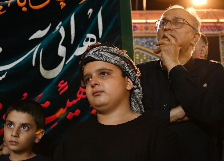 اینجا چراغی روشن است