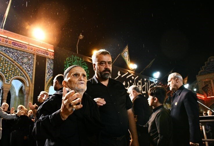 اینجا چراغی روشن است