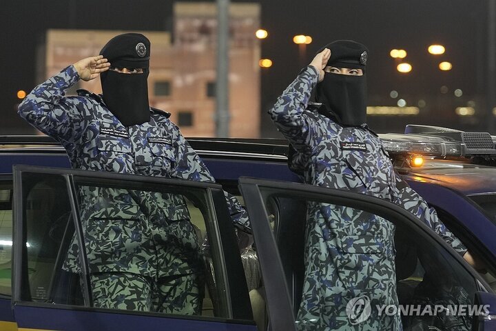 افسران زن در رژه نیروهای نظامی در عربستان! + عکس