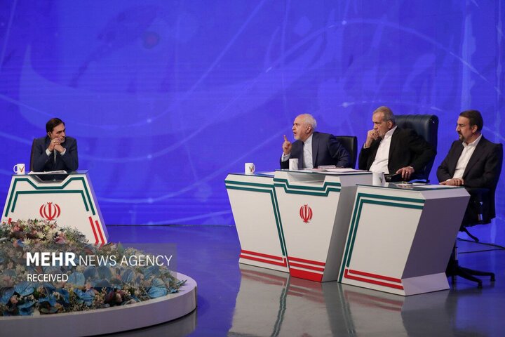 مسعود پزشکیان و محمدجواد ظریف در برنامه میزگرد سیاست خارجه شبکه 3