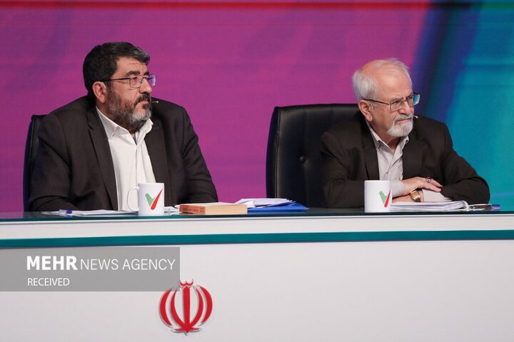 مسعود پزشکیان و محمدجواد ظریف در برنامه میزگرد سیاست خارجه شبکه 3