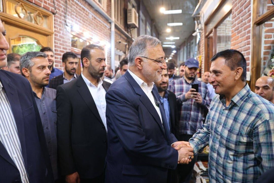 گفتوگوی صمیمانه علیرضا زاکانی با کسبه بازار تبریز + ویدئو | واکنش مردم را ببینید