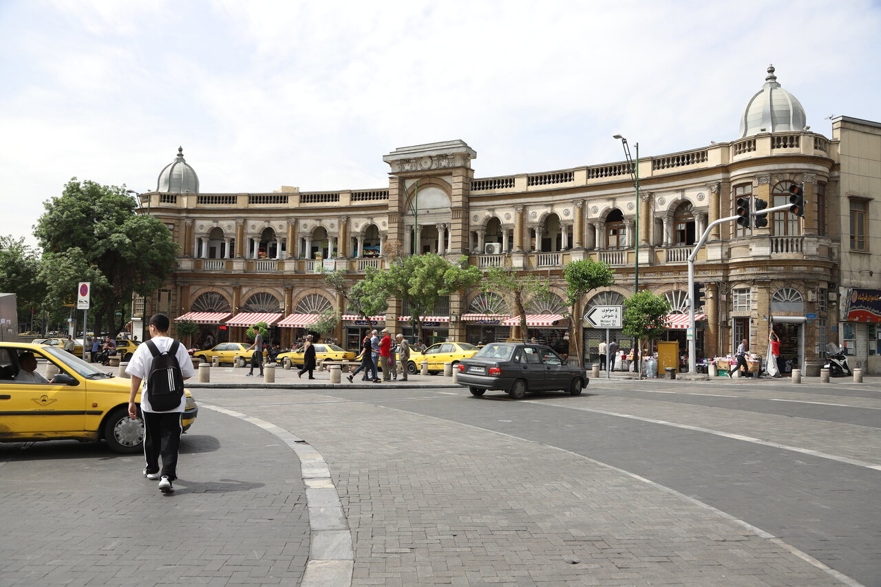 تنها میدان کاملا متقارن تهران | روزگاری که حسنآباد یک چهارراه تنگ و ترش بود